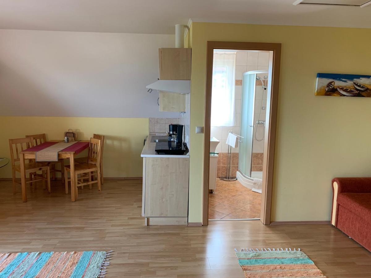 豪斯运动度假酒店 Balatongyörök 外观 照片