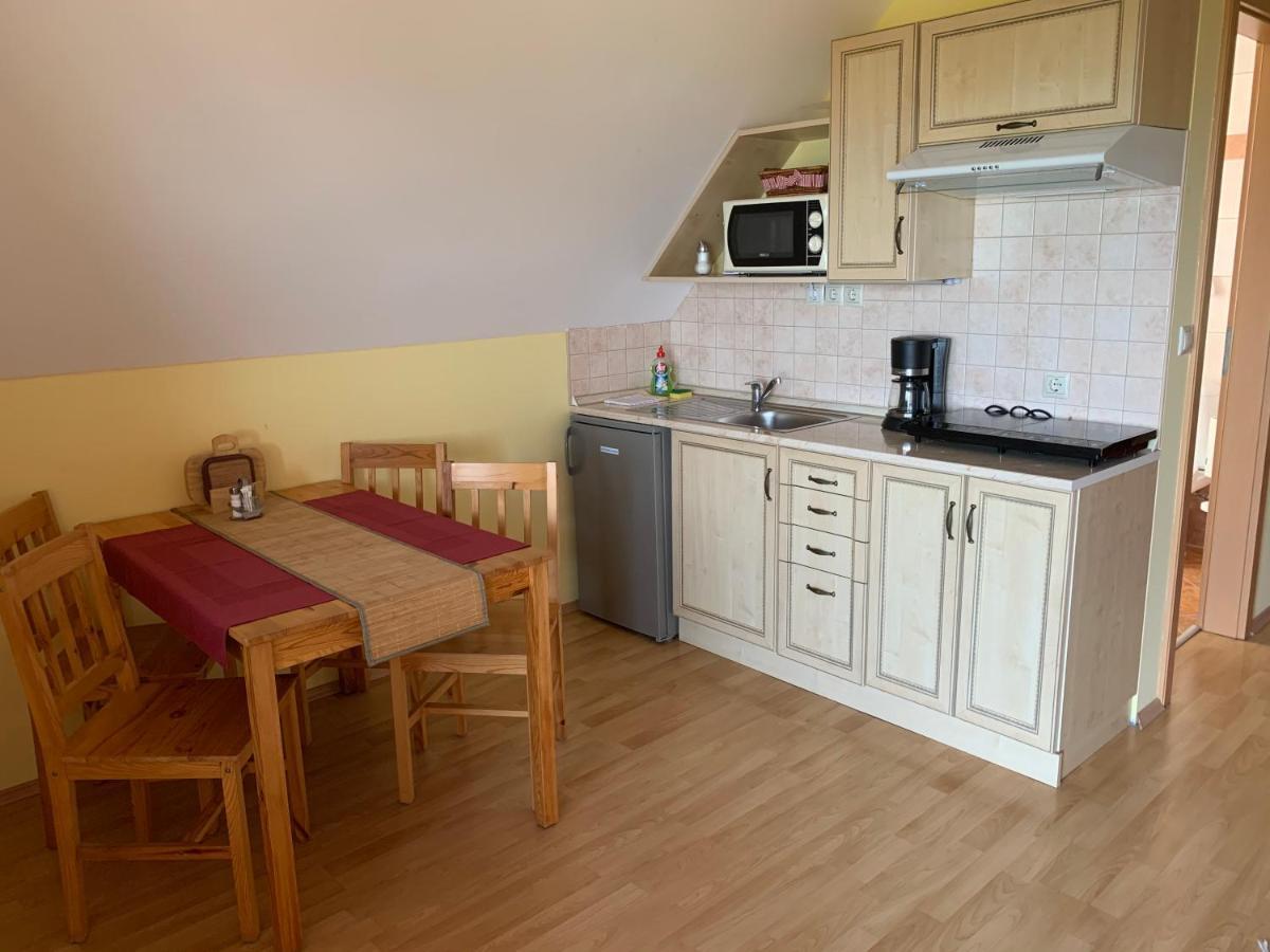 豪斯运动度假酒店 Balatongyörök 外观 照片